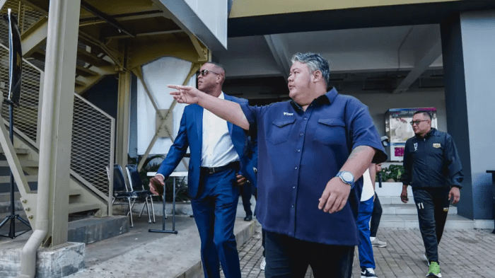 Kunjungi Dewa United, Patrick Kluivert Reuni dengan Eks Pelatih Ajax