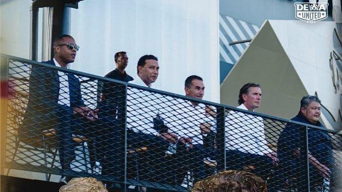 Kunjungi Dewa United, Patrick Kluivert Reuni dengan Eks Pelatih Ajax