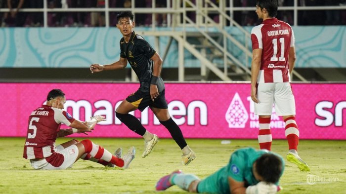 Hasil Liga 1: Kambuaya Kartu Merah, Madura United Sikat Dewa