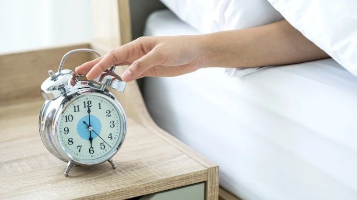 Alasan ingin tidur lagi setelah menekan snooze