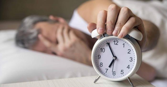 Alasan ingin tidur lagi setelah menekan snooze