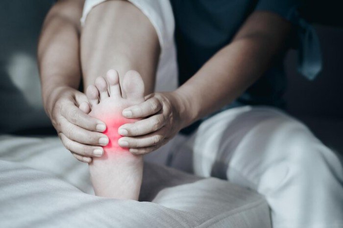 Mengapa menggoyangkan kaki saat duduk