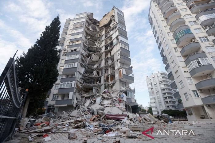 Dampak gempa bumi dahsyat di Turki - ANTARA News Informasi gempa bumi istanbul turki terbaru