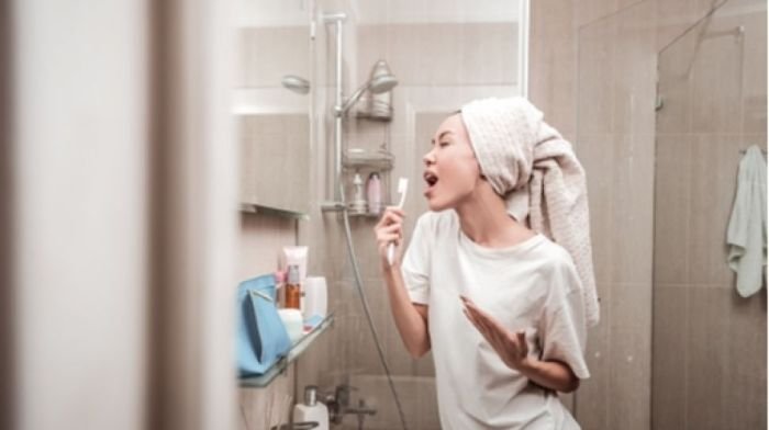 Alasan suka nyanyi di kamar mandi