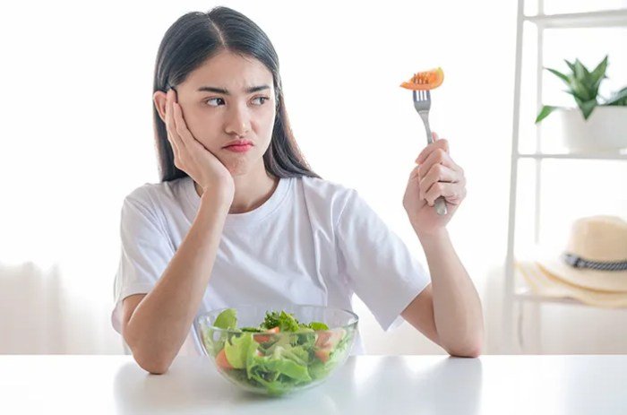 Alasan makan lebih banyak saat bersama teman
