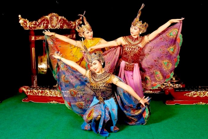 Peran perempuan dalam seni tari tradisional sumatera