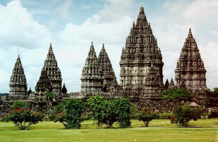 Wisata budaya dan sejarah di Candi Prambanan
