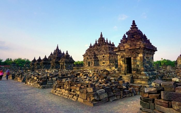 Peran kerajaan-kerajaan hindu-budha dalam sejarah indonesia