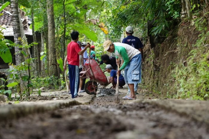 Budaya gotong royong dan kearifan lokal di desa