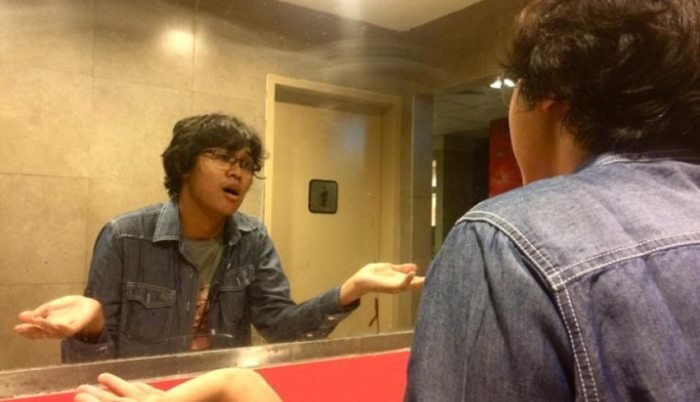 Alasan bicara sendiri saat panik
