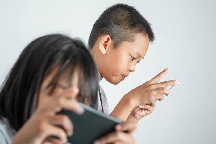 Alasan kecanduan scroll media sosial